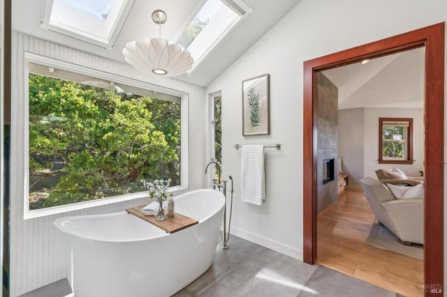 1884 Silverado Trl, Napa, CA 94558