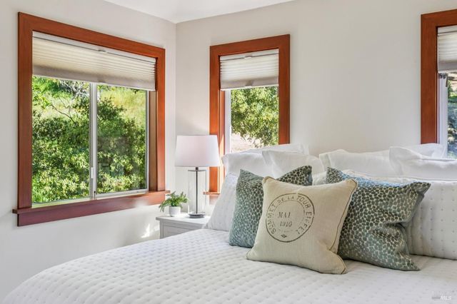 1884 Silverado Trl, Napa, CA 94558