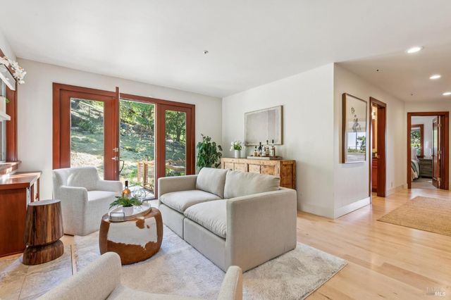 1884 Silverado Trl, Napa, CA 94558