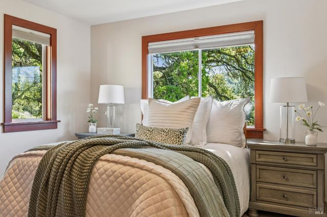 1884 Silverado Trl, Napa, CA 94558