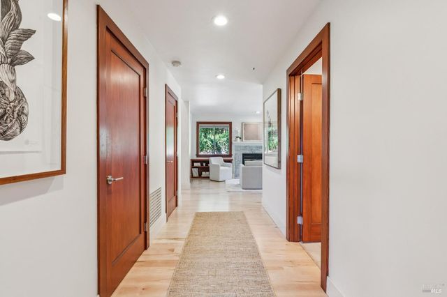 1884 Silverado Trl, Napa, CA 94558