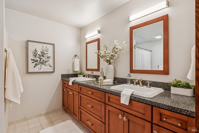 1884 Silverado Trl, Napa, CA 94558