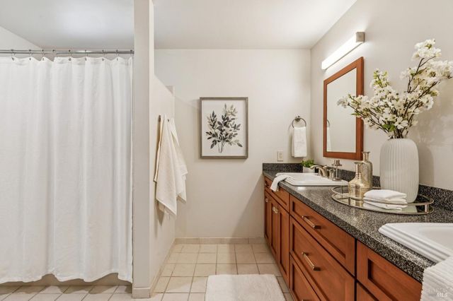 1884 Silverado Trl, Napa, CA 94558