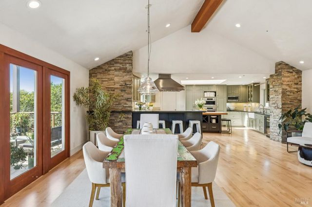 1884 Silverado Trl, Napa, CA 94558