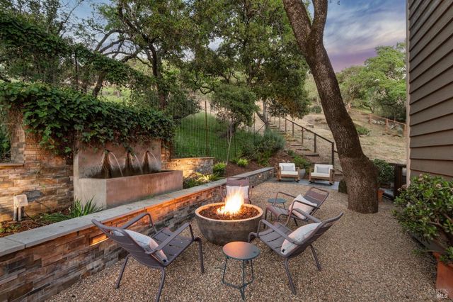 1884 Silverado Trl, Napa, CA 94558