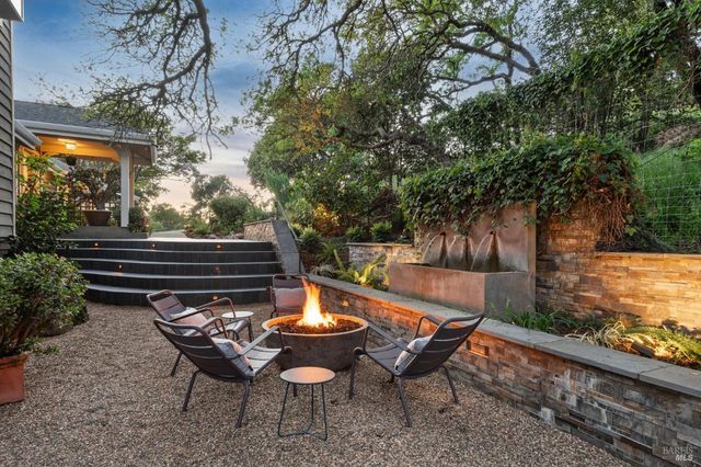 1884 Silverado Trl, Napa, CA 94558