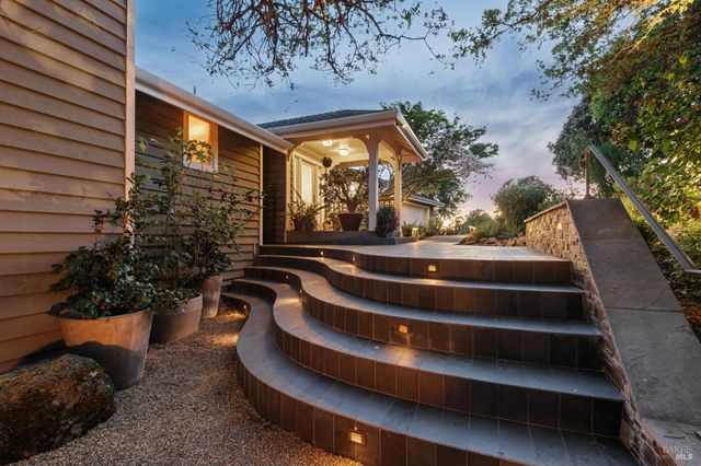 1884 Silverado Trl, Napa, CA 94558