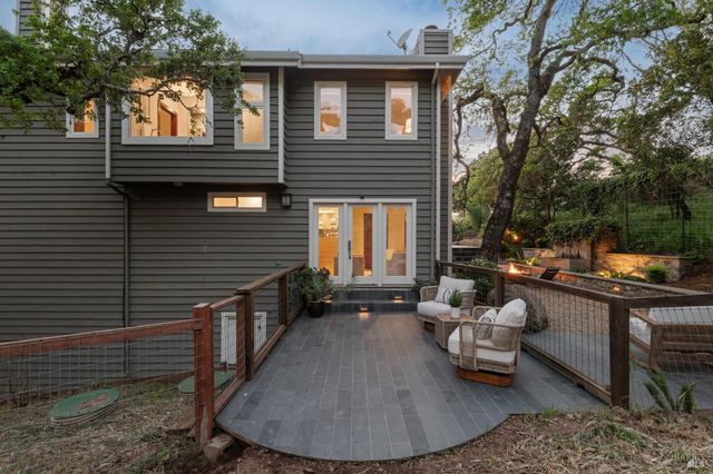 1884 Silverado Trl, Napa, CA 94558