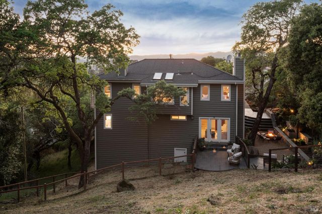 1884 Silverado Trl, Napa, CA 94558