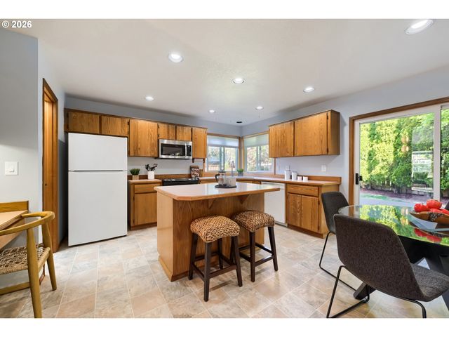 665 Ne VALARIE Ct, Hillsboro, OR 97124