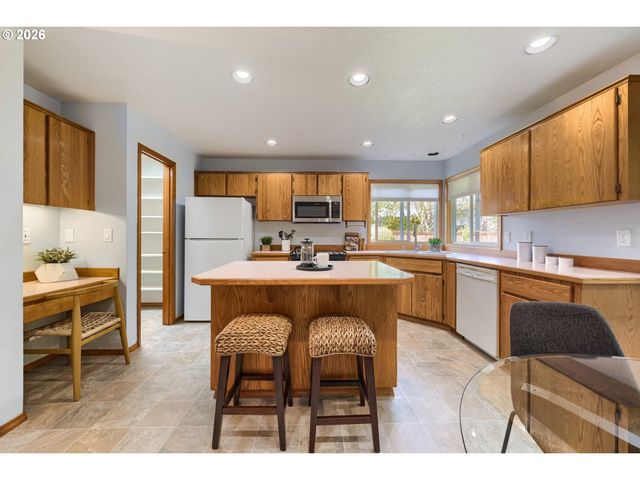 665 Ne VALARIE Ct, Hillsboro, OR 97124