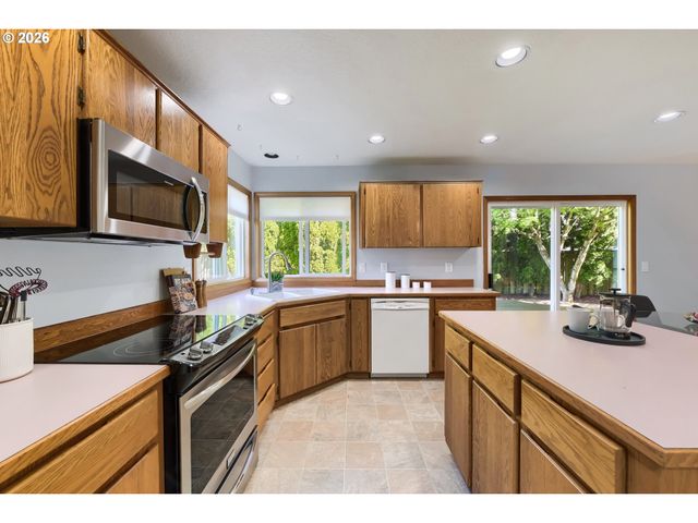 665 Ne VALARIE Ct, Hillsboro, OR 97124