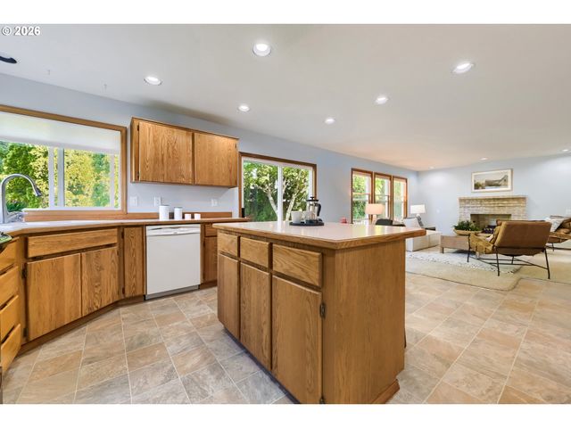 665 Ne VALARIE Ct, Hillsboro, OR 97124