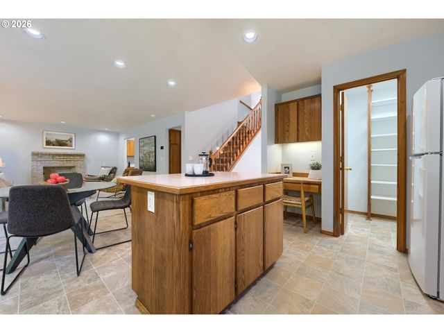 665 Ne VALARIE Ct, Hillsboro, OR 97124