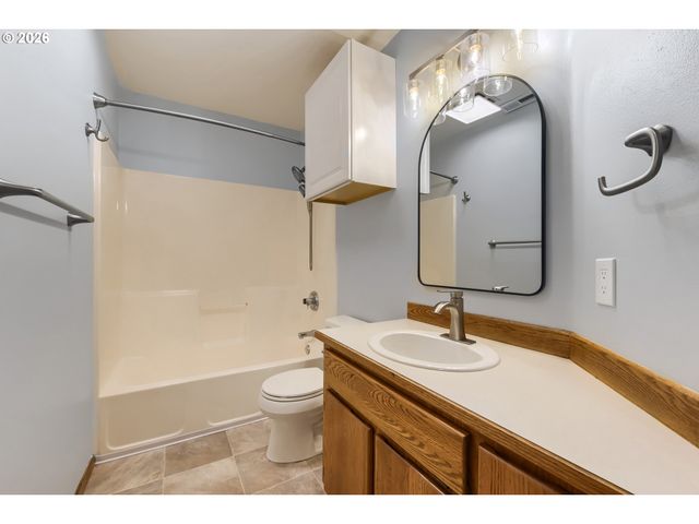 665 Ne VALARIE Ct, Hillsboro, OR 97124