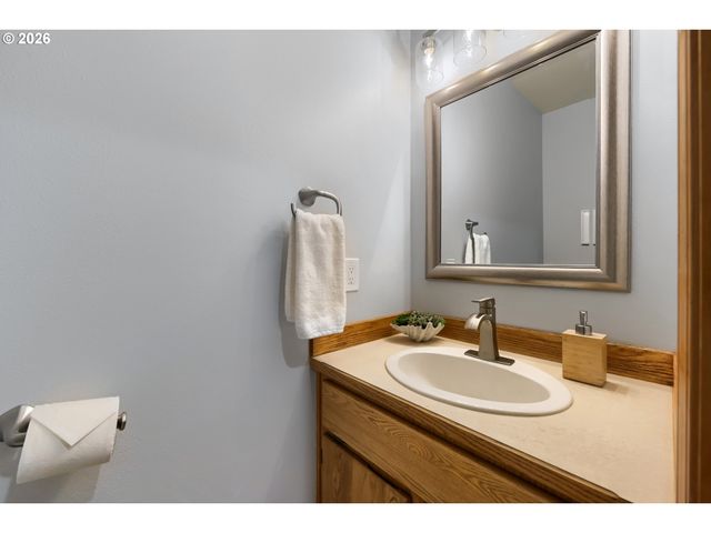 665 Ne VALARIE Ct, Hillsboro, OR 97124