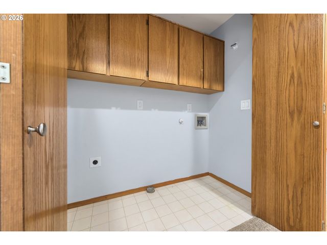 665 Ne VALARIE Ct, Hillsboro, OR 97124