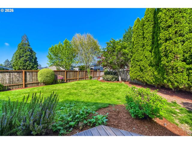 665 Ne VALARIE Ct, Hillsboro, OR 97124