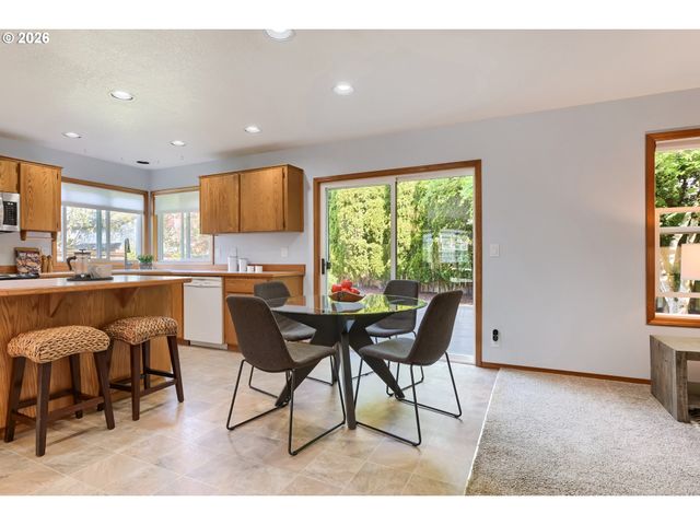 665 Ne VALARIE Ct, Hillsboro, OR 97124