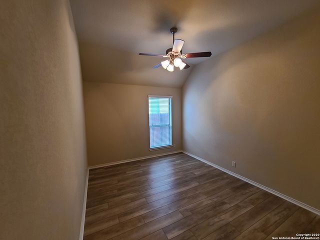 3041 SADDLEHORN DR, Seguin, TX 78155