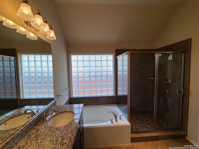 3041 SADDLEHORN DR, Seguin, TX 78155
