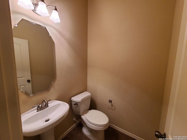3041 SADDLEHORN DR, Seguin, TX 78155