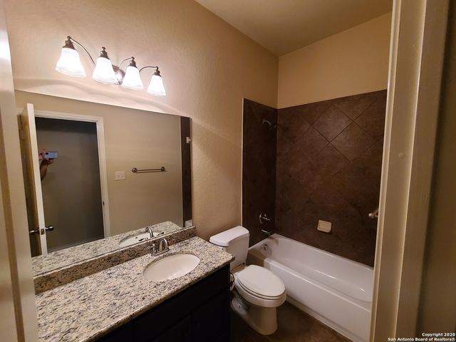 3041 SADDLEHORN DR, Seguin, TX 78155