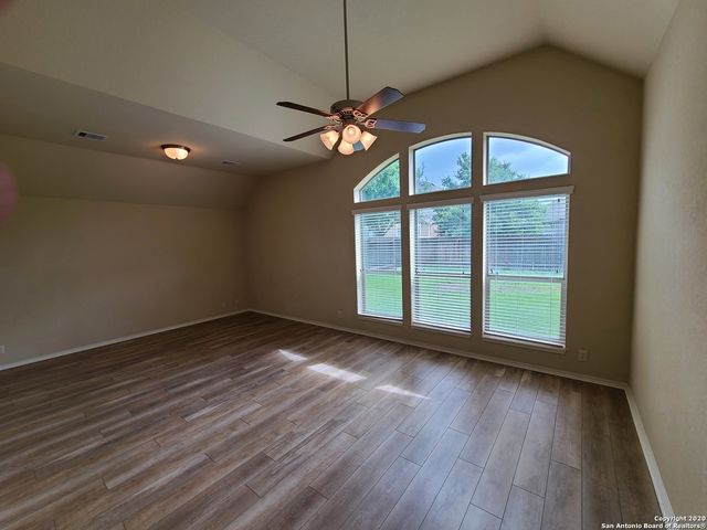 3041 SADDLEHORN DR, Seguin, TX 78155