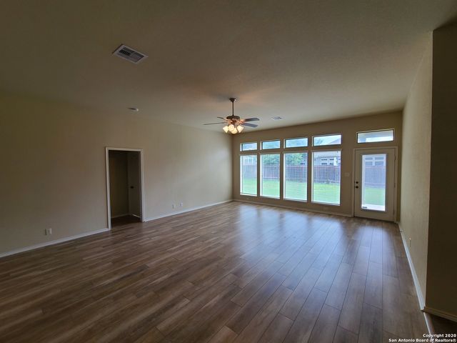 3041 SADDLEHORN DR, Seguin, TX 78155