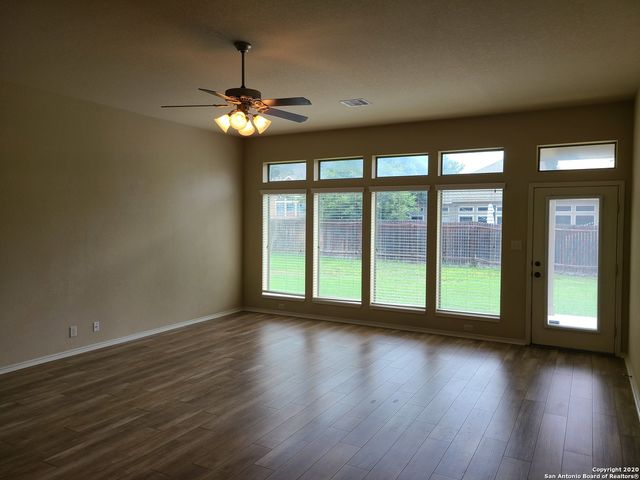 3041 SADDLEHORN DR, Seguin, TX 78155