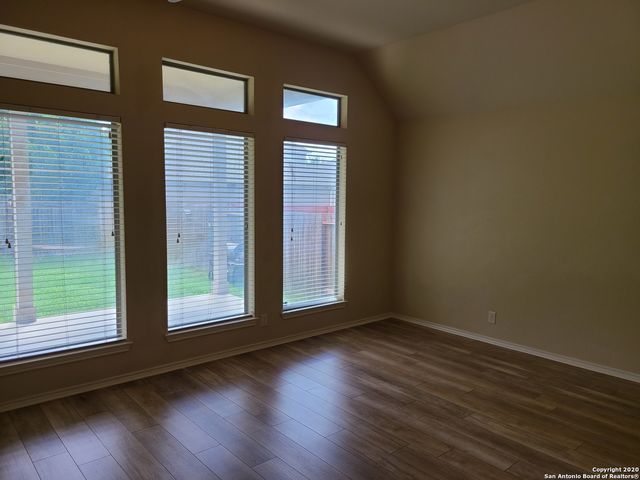 3041 SADDLEHORN DR, Seguin, TX 78155