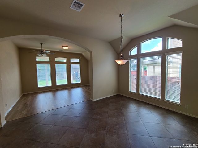 3041 SADDLEHORN DR, Seguin, TX 78155