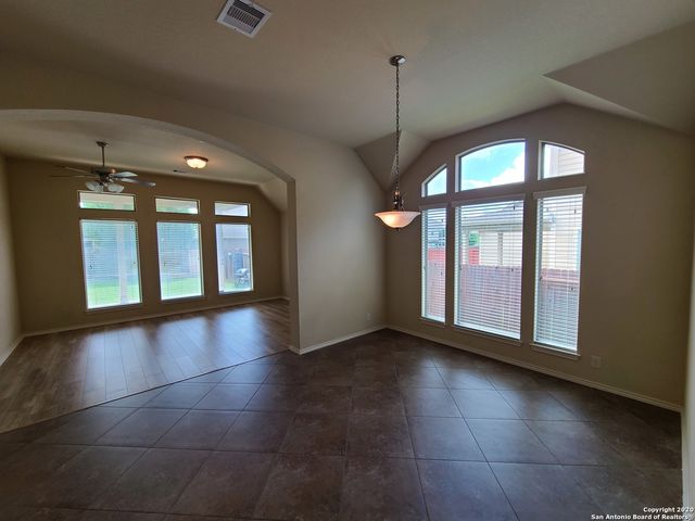 3041 SADDLEHORN DR, Seguin, TX 78155
