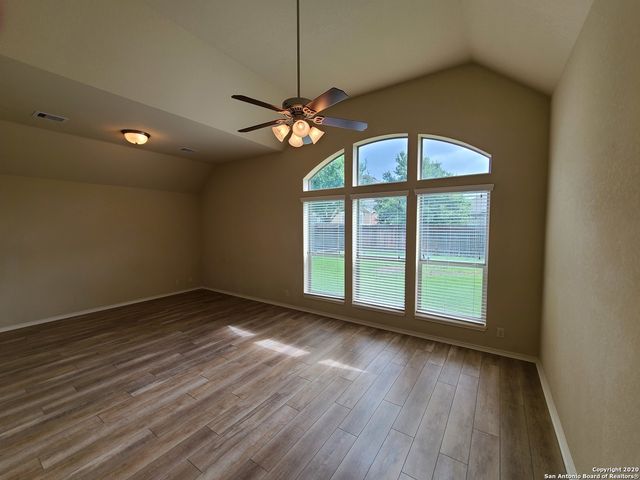 3041 SADDLEHORN DR, Seguin, TX 78155