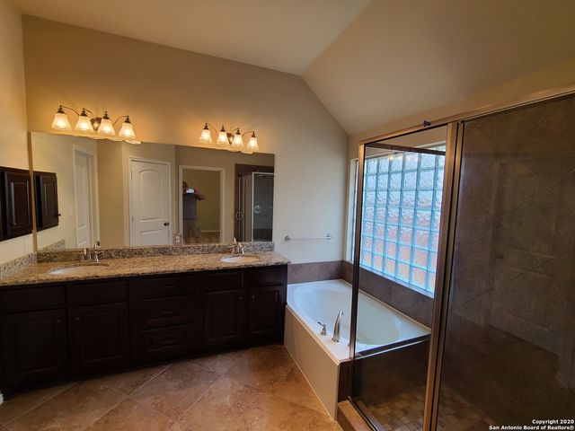 3041 SADDLEHORN DR, Seguin, TX 78155