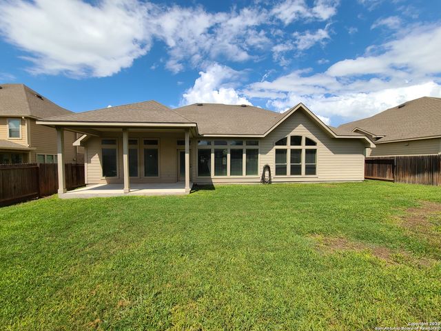 3041 SADDLEHORN DR, Seguin, TX 78155