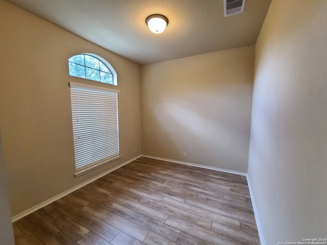 3041 SADDLEHORN DR, Seguin, TX 78155
