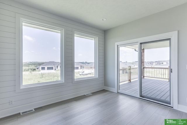 5412 N 212th Avenue, Elkhorn, NE 68022