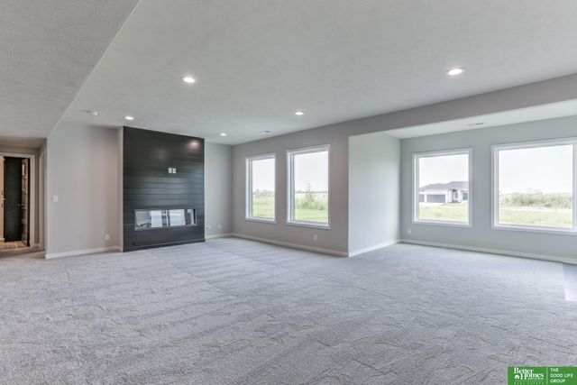 5412 N 212th Avenue, Elkhorn, NE 68022