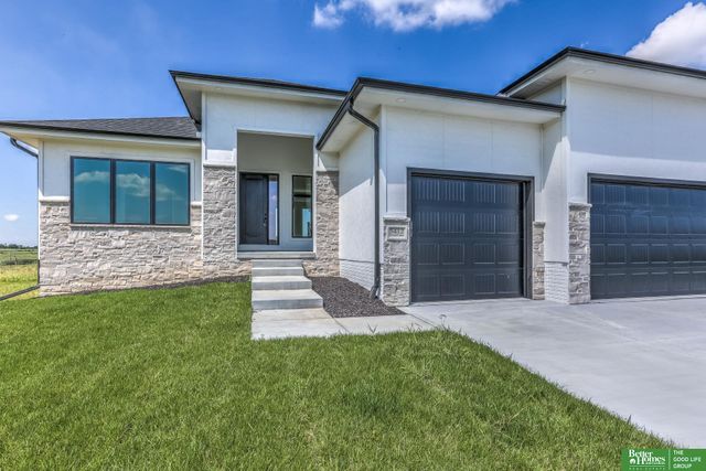 5412 N 212th Avenue, Elkhorn, NE 68022