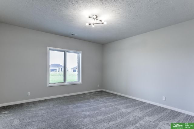 5412 N 212th Avenue, Elkhorn, NE 68022