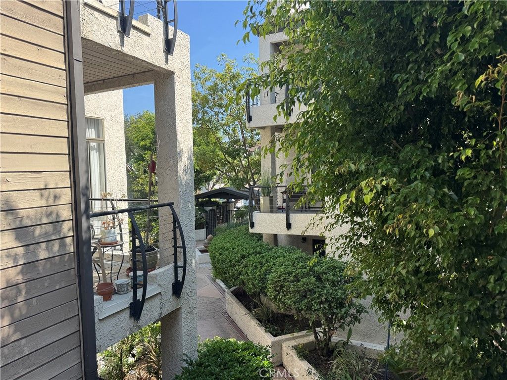 437 E Palm Avenue 207, Burbank, CA 91501 — photo 3