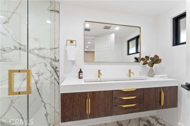 2642 Queen Street, Los Angeles, CA 90039