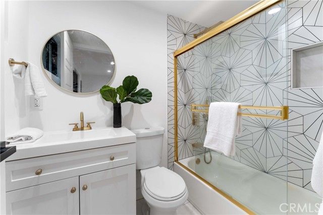 2642 Queen Street, Los Angeles, CA 90039