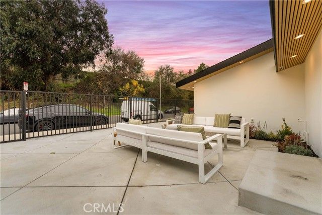 2642 Queen Street, Los Angeles, CA 90039