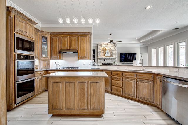 2008 Cains Lane, Mansfield, TX 76063