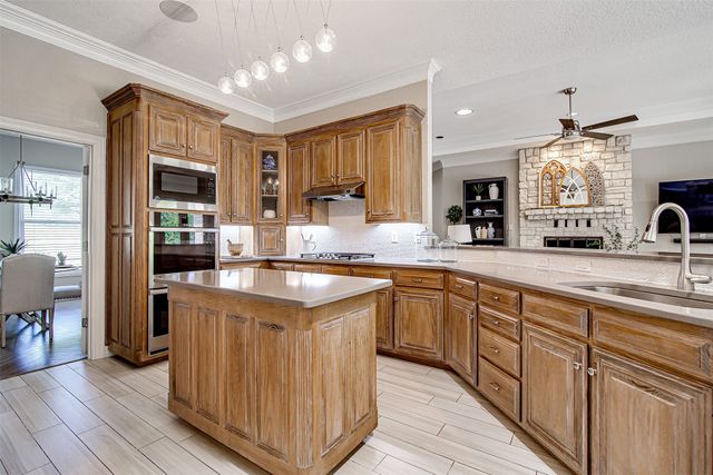2008 Cains Lane, Mansfield, TX 76063