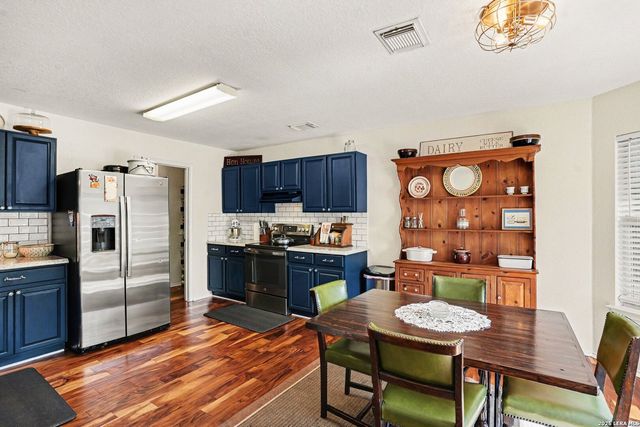 386 Copper Bluff Dr, New Braunfels, TX 78130