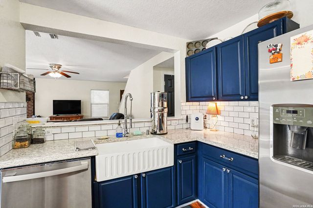 386 Copper Bluff Dr, New Braunfels, TX 78130