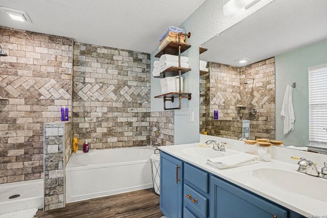 386 Copper Bluff Dr, New Braunfels, TX 78130